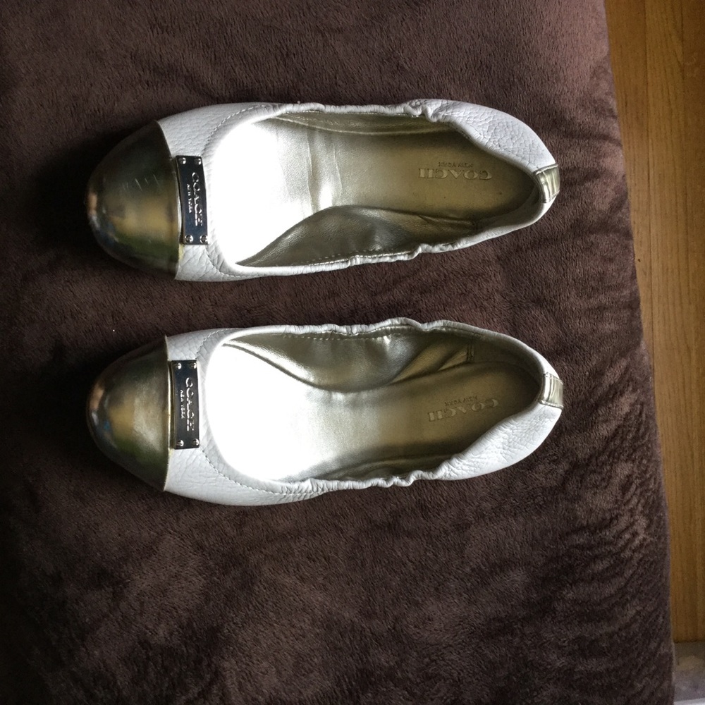 COACH White and gold flats size US 7B